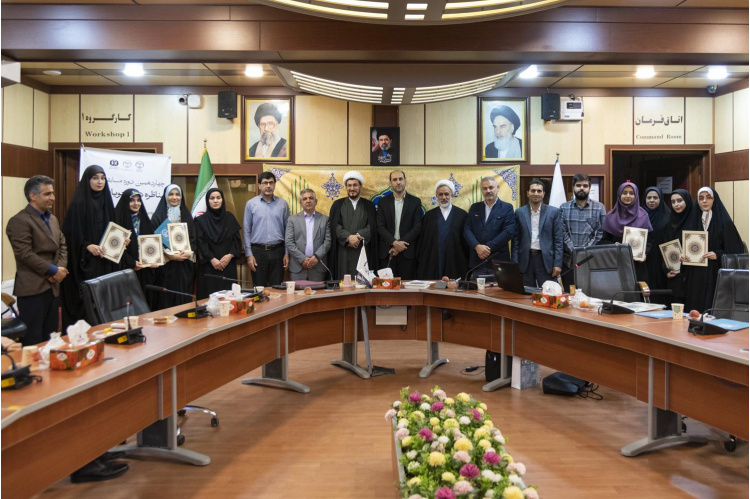 برگزیدگان چهاردهمین دوره مسابقات ملی مناظره دانشجویان در البرز تجلیل شدند